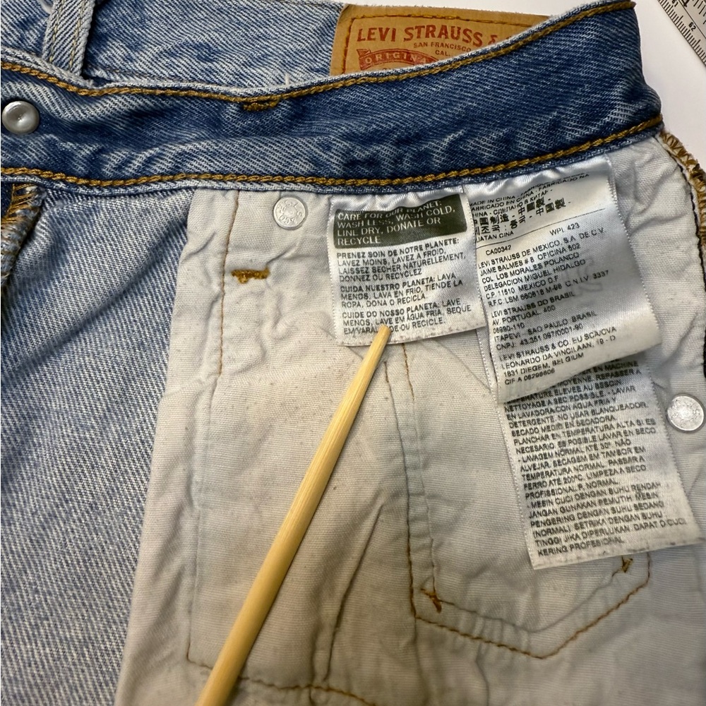 Levi's Jean Shorts Mid Rise 501 Red Tag Distressed Blue Denim Fringe Women - Picture 14 of 16